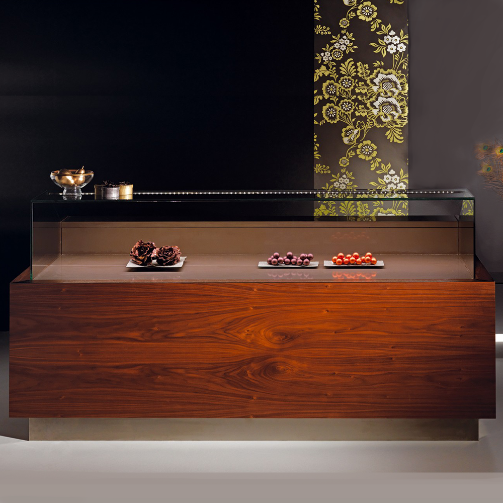 Vitrina frigorifica Jordao, cu spatiu de depozitare Lucis, geam drept, ventilata, 1,75 m - 1