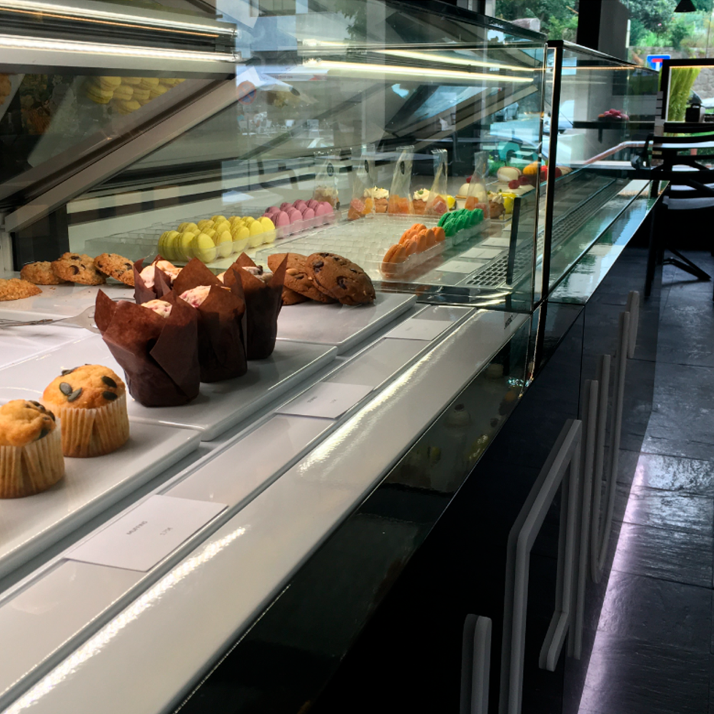 Vitrina neutra Jordao Lucis - 1,35 m - 10